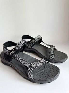 Skechers Women's Arch Fit Reggae Grounded Black White Sandals Size 10 NWOT